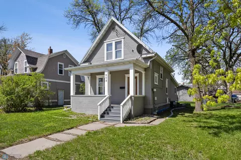 908 University Dr N, Fargo, ND 58102