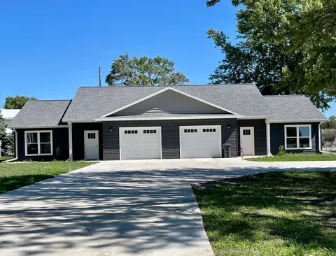 952 1st Ave #2, Edgerton, MN 56128