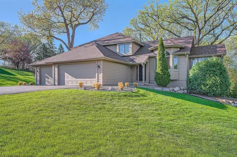 1825 Woodstone Dr, Victoria, MN 55386