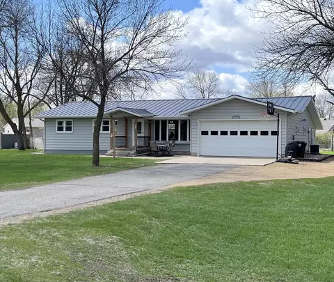 2250 18th Ave, Windom, MN 56101 photo 2