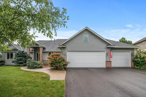2331 Fawn Hill Ct, Chanhassen, MN 55317