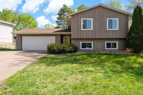 12024 Chesholm Ln, Eden Prairie, MN 55347