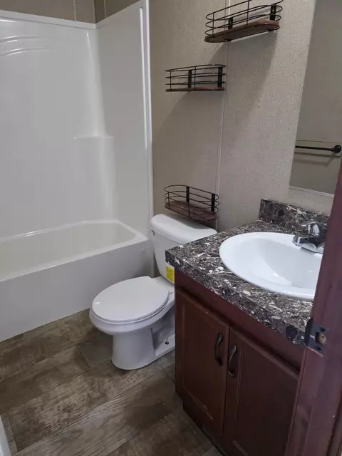 Bath - 16 Bubalo Dr, Duluth, MN 55808 photo 2 of 2