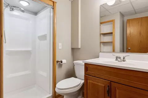 Bath - 4291 Augusta Ln, Eagan, MN 55123 photo 3 of 3