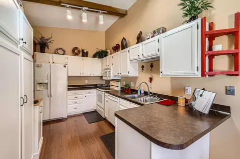 3803 Laurel Ct, Eagan, MN 55122 photo 9