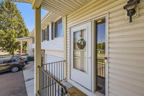 3803 Laurel Ct, Eagan, MN 55122 photo 2