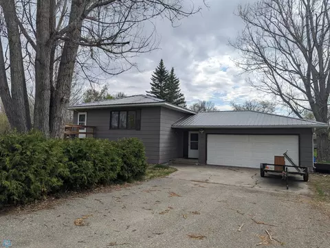 701 Broadway St, Lisbon, ND 58054