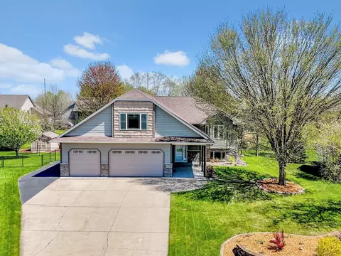 6136 Goodview Trail Cir N, Hugo, MN 55038