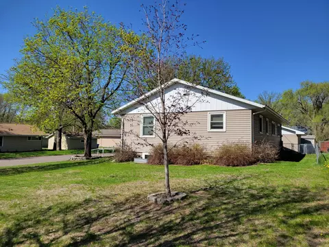 821 11th St SE, Saint Cloud, MN 56304 photo 4