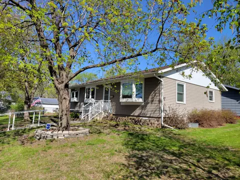 821 11th St SE, Saint Cloud, MN 56304 photo 2