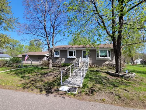 821 11th St SE, Saint Cloud, MN 56304
