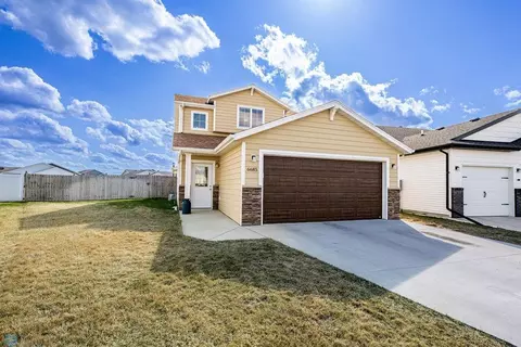 6685 21st St S, Fargo, ND 58104