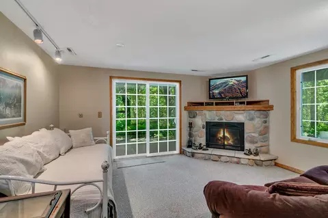 Living - 416 19th St NW, Willmar, MN 56201 photo 4 of 5