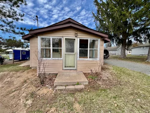 125 E 1st St, Dresser, WI 54009
