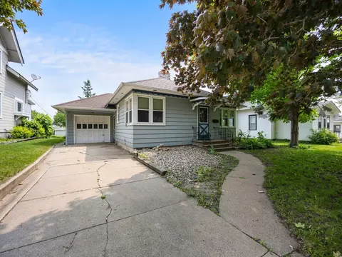 517 Olive St S, Waconia, MN 55387