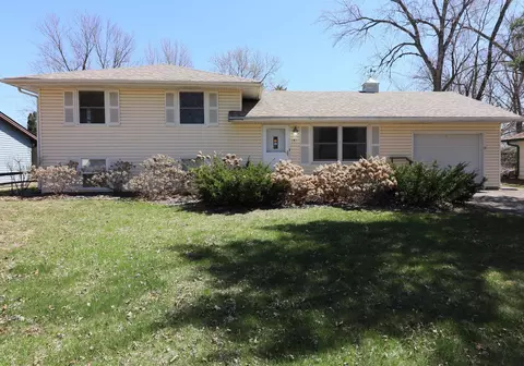 141 Strese Ln, Apple Valley, MN 55124