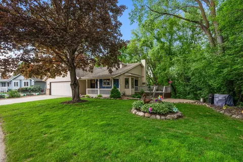 778 Sunset Dr, Eagan, MN 55123