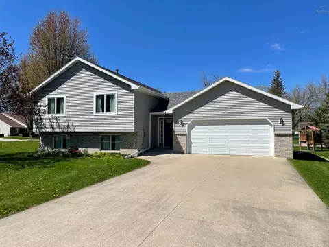 405 1st Ave SE, Grand Meadow, MN 55936