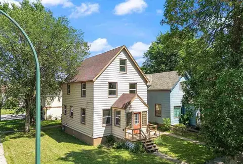 329 9th St S, Virginia, MN 55792