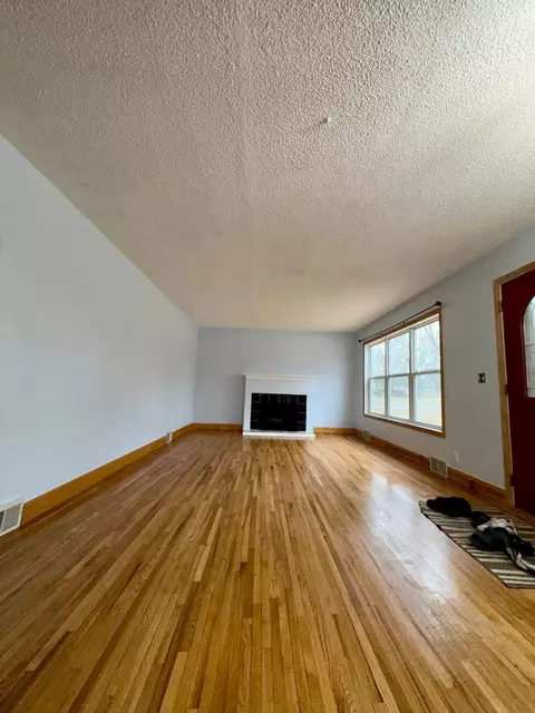 709 15th St SW, Willmar, MN 56201 photo 2