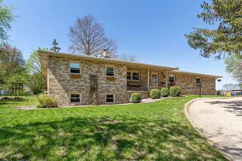 742 Sioux Ln, Saint Peter, MN 56082