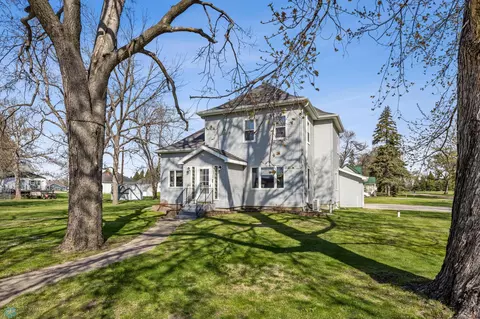 401 1st Ave N, Leonard, ND 58052