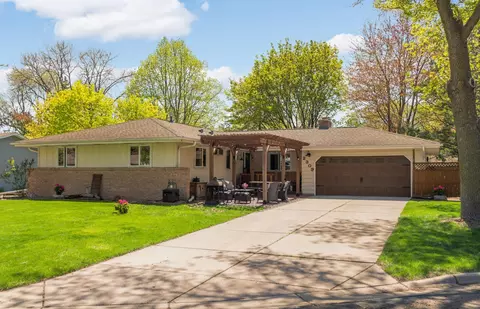 2309 Scout Cir, Burnsville, MN 55337