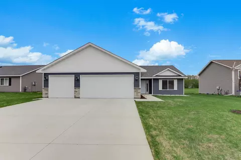 200 7th St, Green Isle, MN 55338