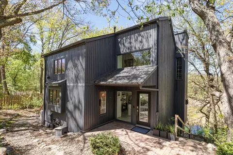 3940 Auburn Dr, Minnetonka, MN 55305