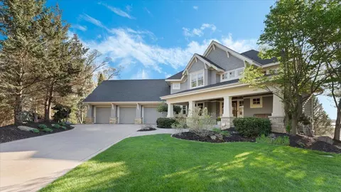 6470 Tanagers Pt, Excelsior, MN 55331