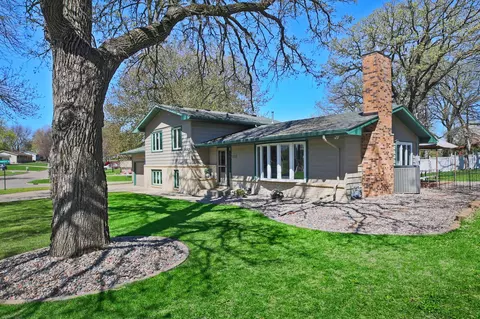 1210 Southview Ln, Albert Lea, MN 56007