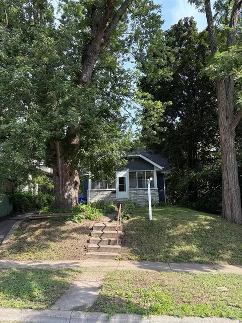1043 Burns Ave, Saint Paul, MN 55106