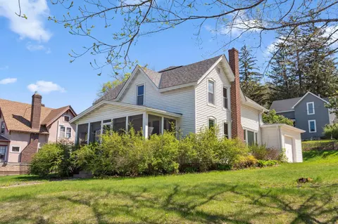 201 1st St N, Cannon Falls, MN 55009
