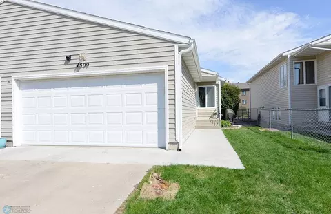 1509 28th Ave S, Fargo, ND 58103