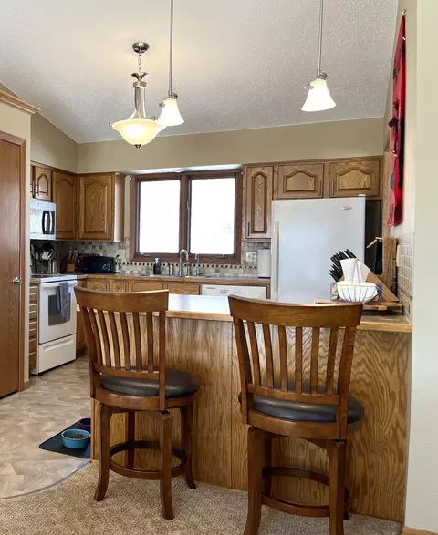 Kitchen - 1085 20th St, Windom, MN 56101 photo 4 of 7