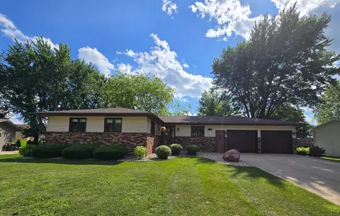 1085 20th St, Windom, MN 56101