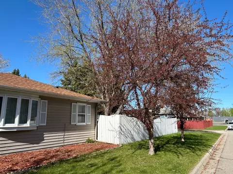 324 Maple Ave S, Thief River Falls, MN 56701 photo 5