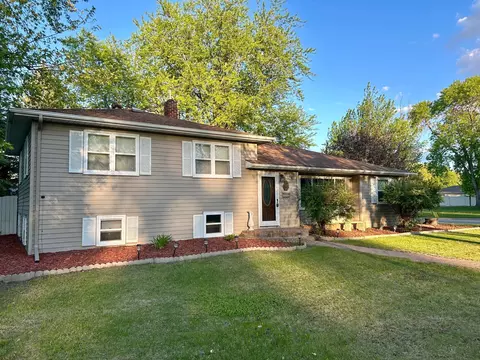 324 Maple Ave S, Thief River Falls, MN 56701