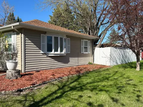 324 Maple Ave S, Thief River Falls, MN 56701 photo 6