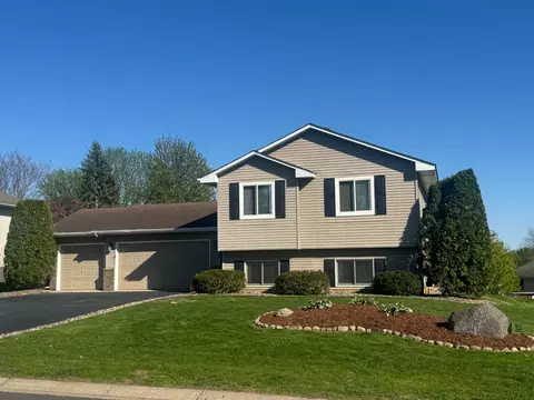 2199 Schoolmaster Dr, Chaska, MN 55318