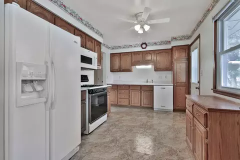 Kitchen - 2121 Mapleview Ave, Maplewood, MN 55109 photo 1 of 2