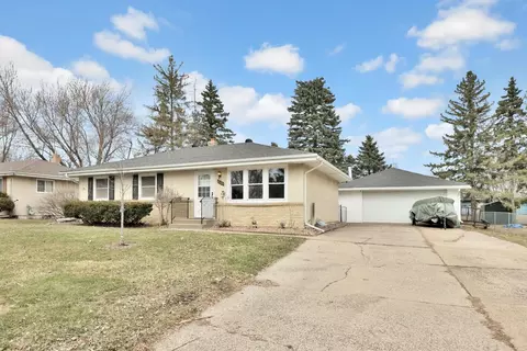 2121 Mapleview Ave, Maplewood, MN 55109