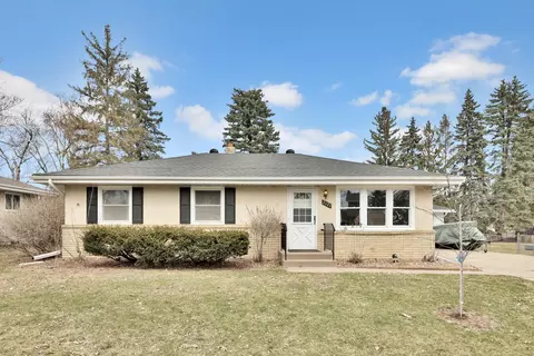 Exterior - 2121 Mapleview Ave, Maplewood, MN 55109 photo 1 of 4