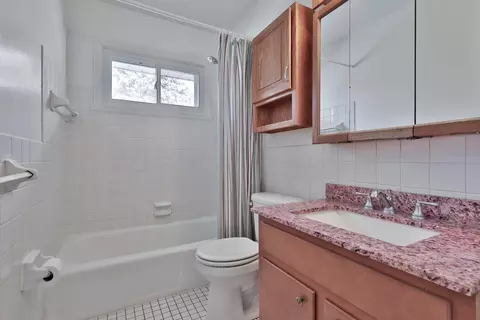 Bath - 2121 Mapleview Ave, Maplewood, MN 55109 photo 1 of 2