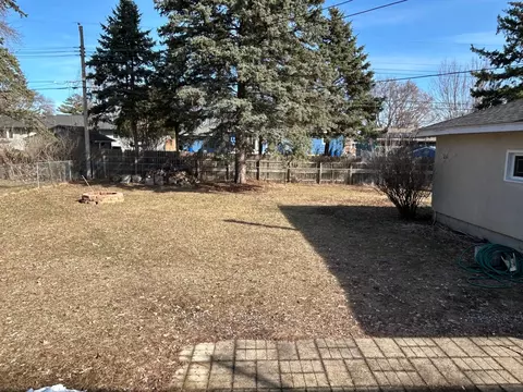 Exterior - 2121 Mapleview Ave, Maplewood, MN 55109 photo 3 of 4