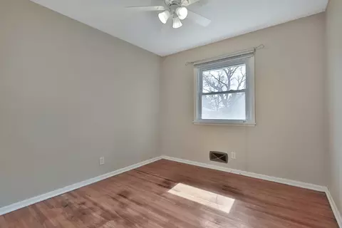 Bedroom - 2121 Mapleview Ave, Maplewood, MN 55109 photo 2 of 4