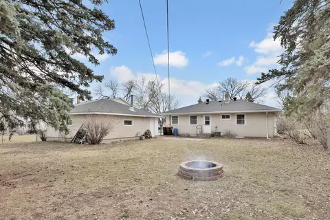 Exterior - 2121 Mapleview Ave, Maplewood, MN 55109 photo 2 of 4