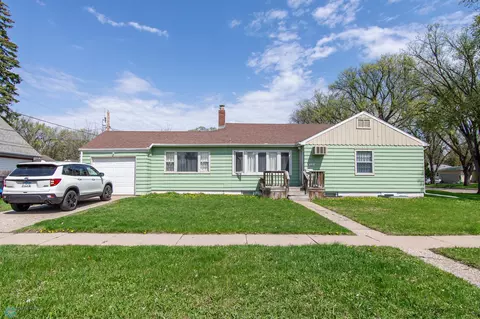 412 14th Ave S, Moorhead, MN 56560