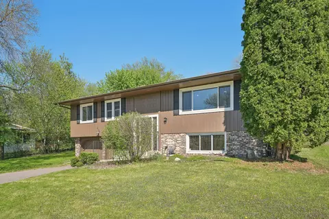 2120 Xanthus Ln N, Plymouth, MN 55447