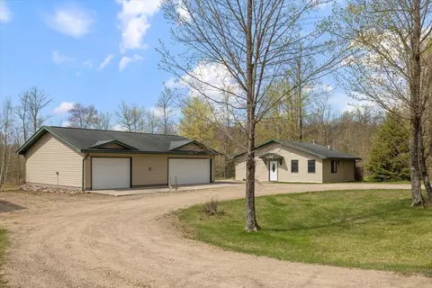 21151 S Moose Point Rd, Grand Rapids, MN 55744